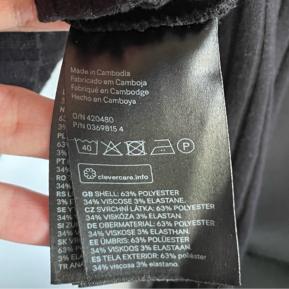 H&M Black cold shoulder top - Picture 8 of 8